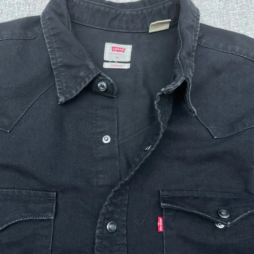 Levis Mens XL Standard Western Shirt Black Denim Pearl Snap Long Sleeve Pockets